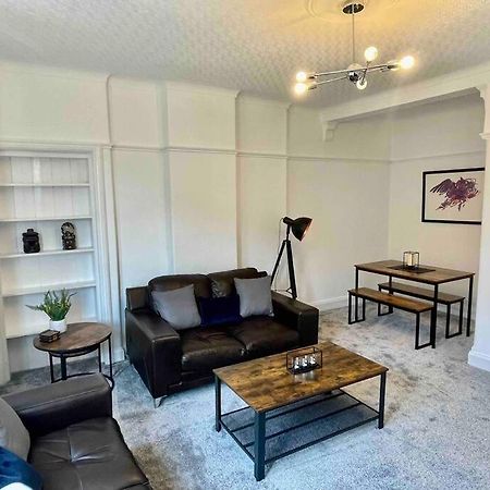 Large 2 Bed Near Glasgow Airport Пейзли Екстериор снимка