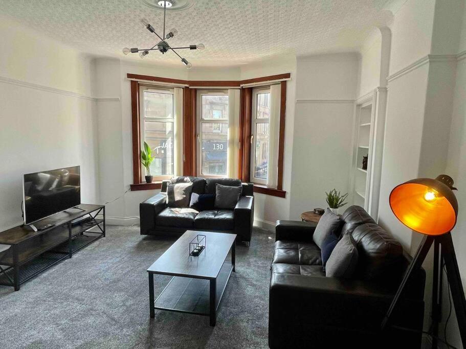 Large 2 Bed Near Glasgow Airport Пейзли Екстериор снимка