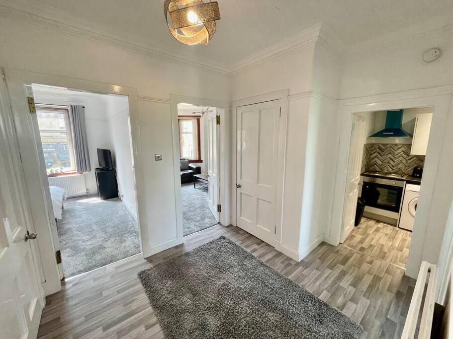 Large 2 Bed Near Glasgow Airport Пейзли Екстериор снимка