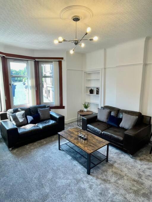 Large 2 Bed Near Glasgow Airport Пейзли Екстериор снимка